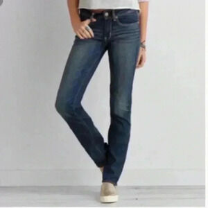 American Eagle Straight 77 Med Wash Lowrise Faded Whiskered 100% Cotton Size 6